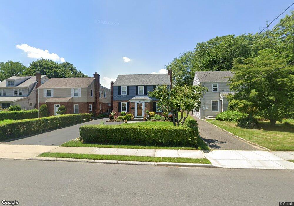 39 Locust Place, Manhasset, NY 11030 - photo 1