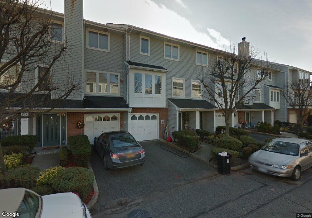 136 Commodore Dr, Staten Island, NY 10309 - photo 1