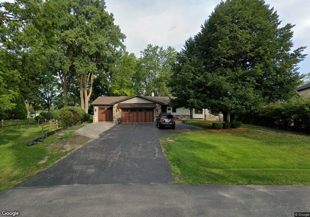 2372 N Pine Center St, West Bloomfield, MI 48323 - photo 1