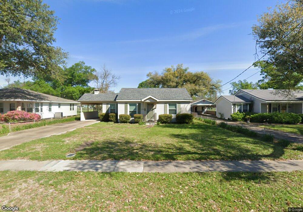 318 W Claude St, Lake Charles, LA 70605 - photo 1