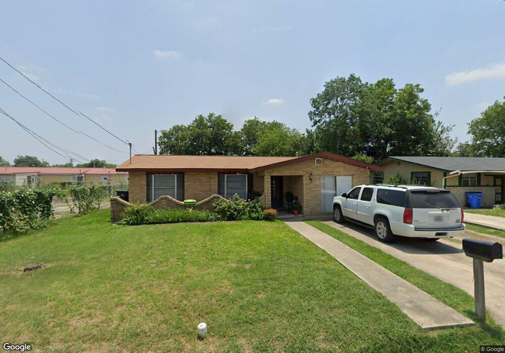 965 E Pine St, Seguin, TX 78155 - photo 1