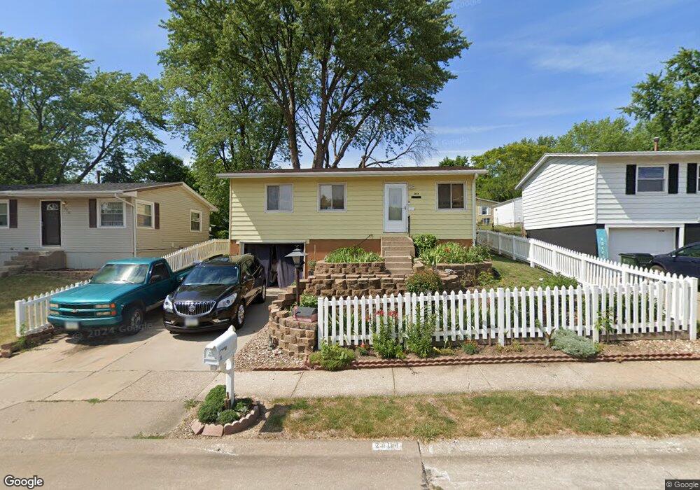 2404 W 58th St, Davenport, IA 52806 - photo 1