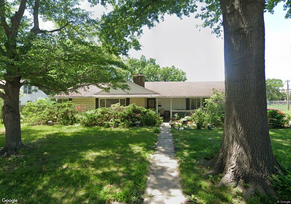 1901 SW Bowman Ct, Topeka, KS 66604 - photo 1
