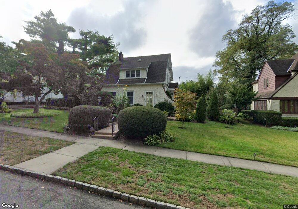 144 Overlook Ave, Great Neck, NY 11021 - photo 1