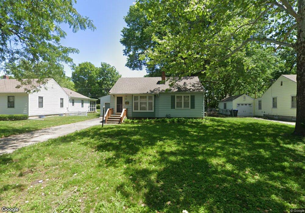 2004 SW Stone Ave, Topeka, KS 66604 - photo 1