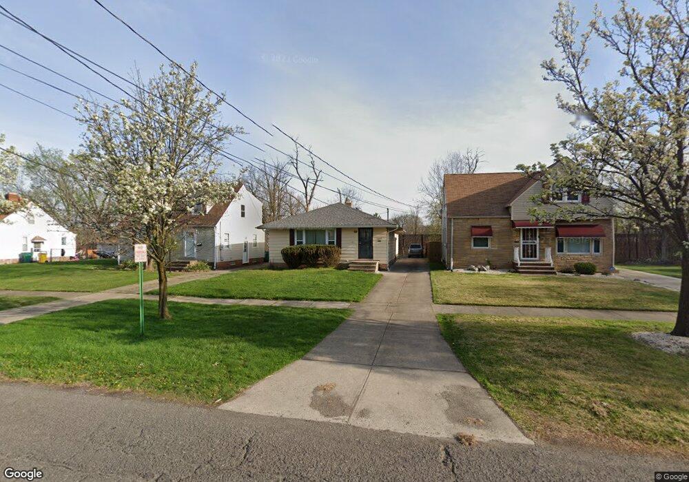 18217 Mccracken Rd, Maple Heights, OH 44137 - photo 1