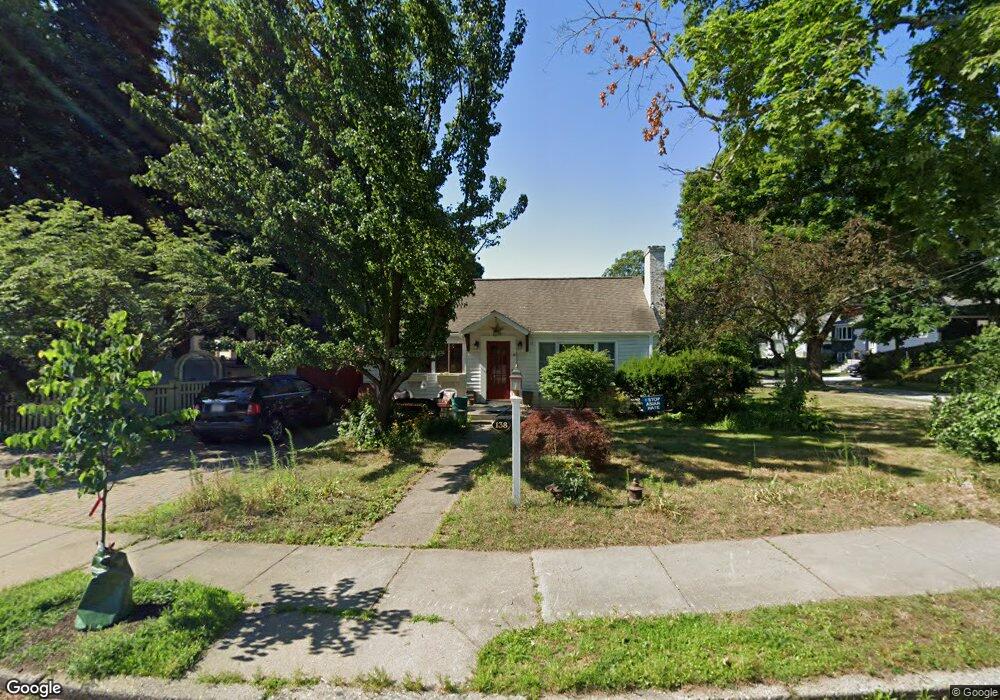 138 Warwick Rd, West Newton, MA 02465 - photo 1