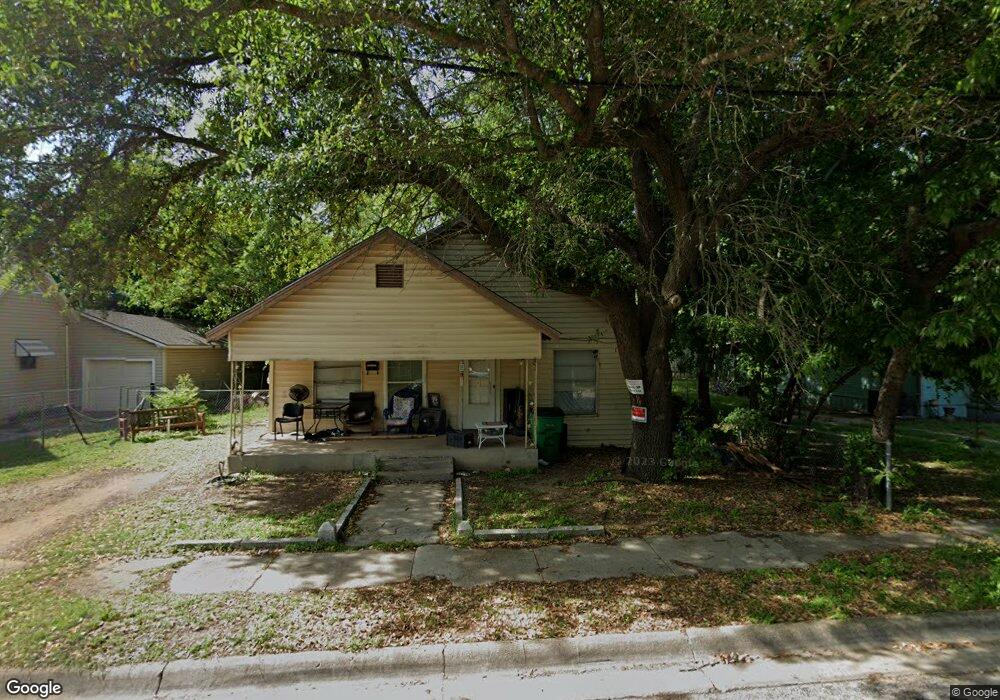 210 Mcclain St, Gainesville, TX 76240 - photo 1