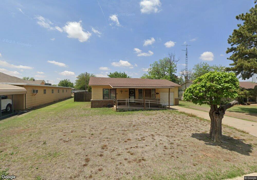 1307 Vernon St, Plainview, TX 79072 - photo 1