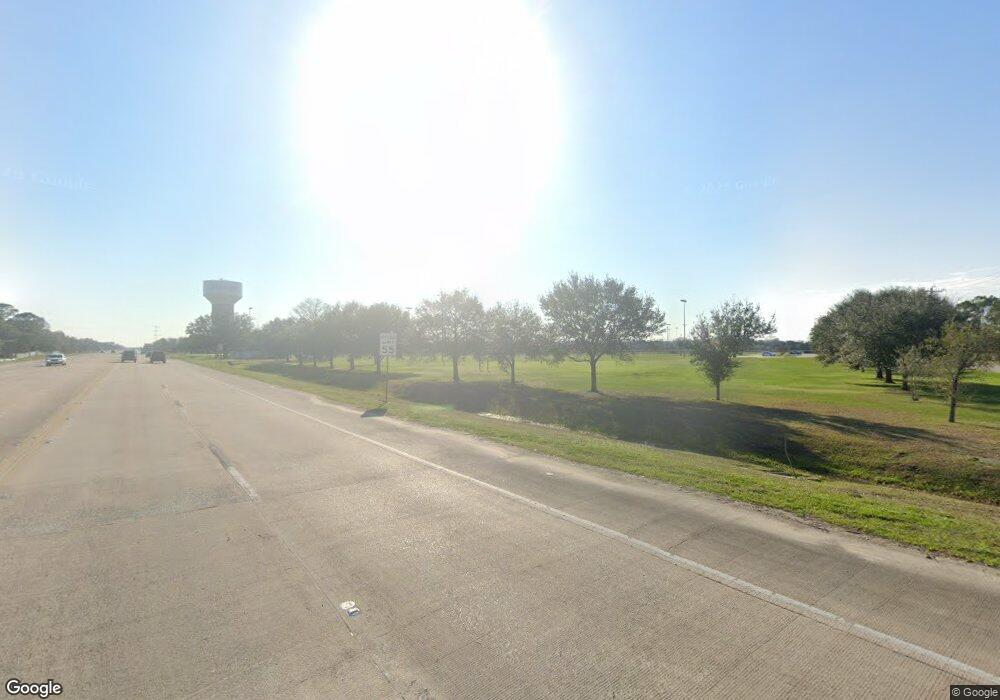 2910 W Parkwood Ave, Friendswood, TX 77546 - photo 1