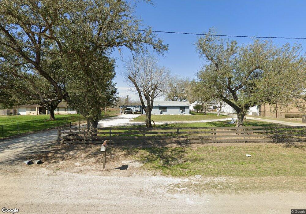 2151 Ellis Rd, Beeville, TX 78102 - photo 1