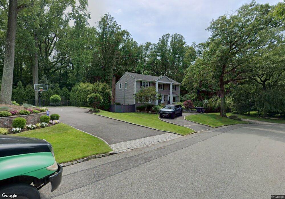 45 Wren Dr, Roslyn, NY 11576 - photo 1