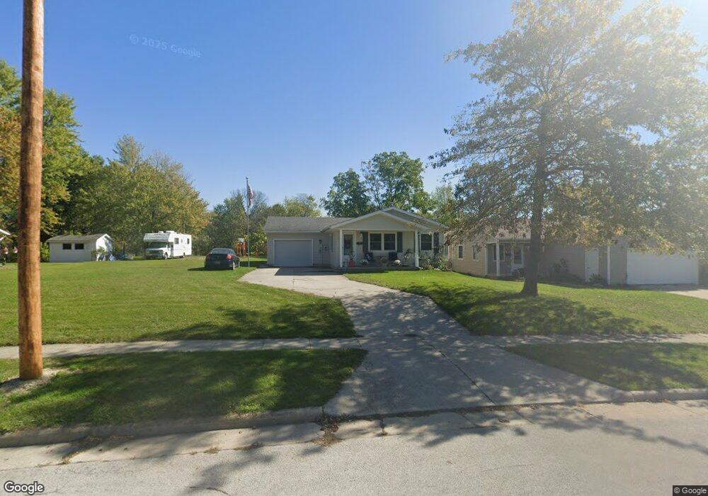 608 N Blackhoof St, Wapakoneta, OH 45895 - photo 1