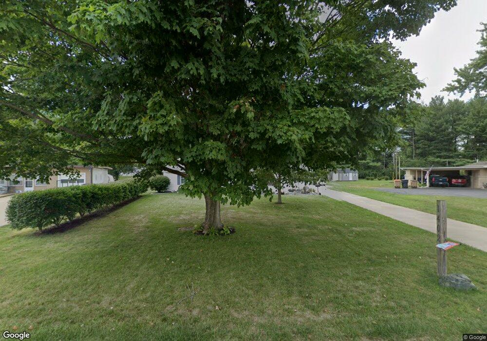 1402 Mccullough Ln, Columbus, IN 47203 - photo 1