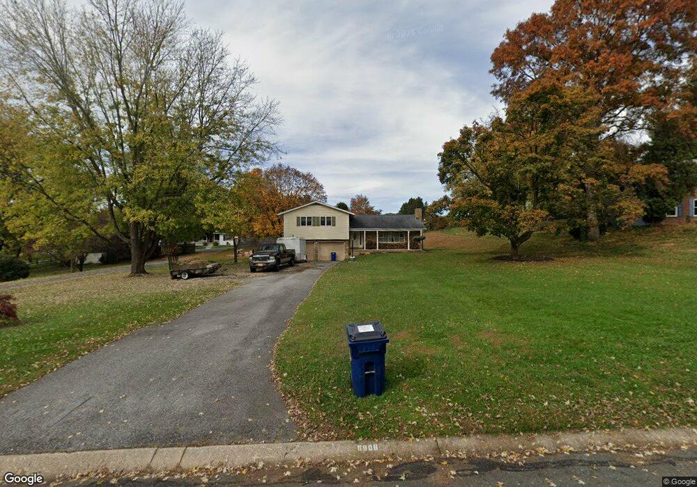 6908 Stratford Dr, Sykesville, MD 21784 - photo 1