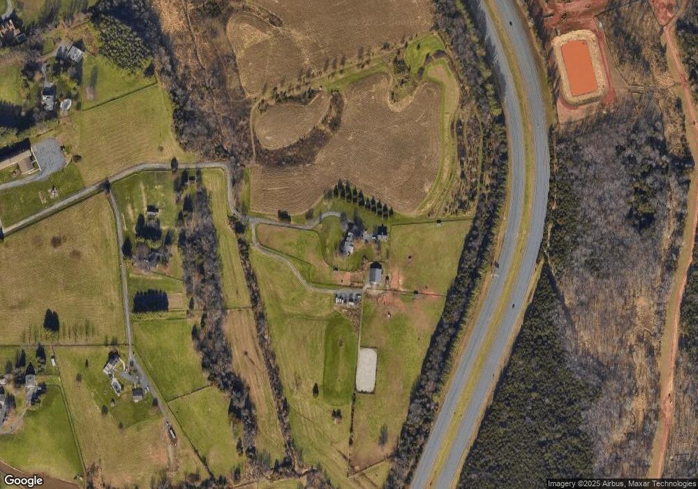 19874 Evergreen Mills Rd, Leesburg, VA 20175 - photo 1