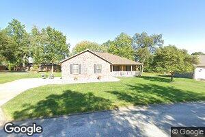 813 Carr Dr, New Athens, IL 62264
