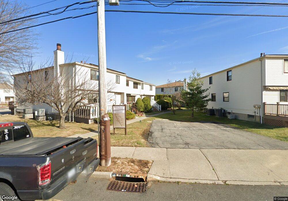 437 Willow Rd E unit 1, Staten Island, NY 10314 - photo 1