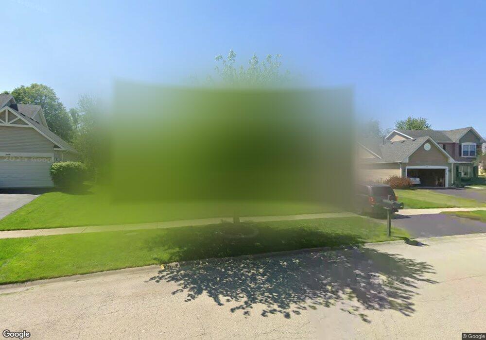 567 Lakeview Dr, Oswego, IL 60543 - photo 1