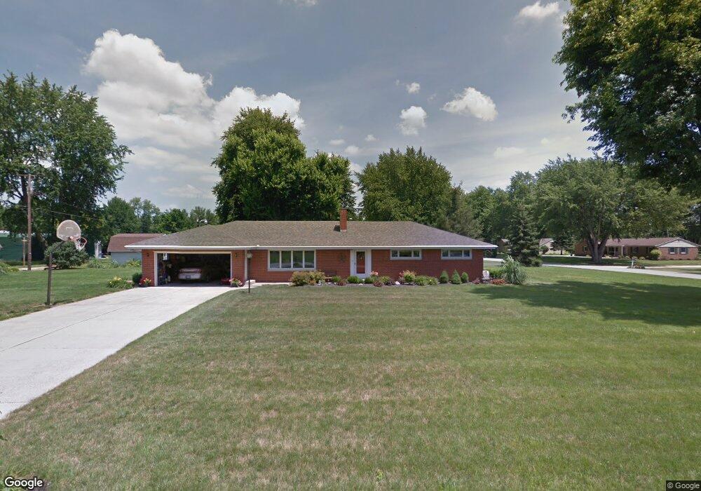 2355 Meadow Ln, Lima, OH 45806 - photo 1