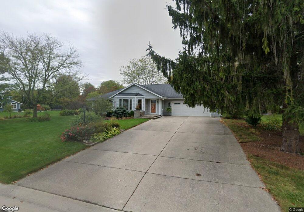 W158N10305 Mohawk Dr, Germantown, WI 53022 - photo 1