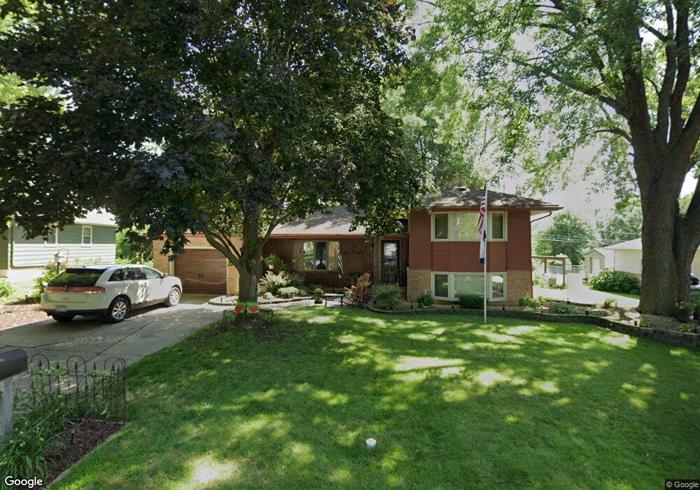 1328 Crestview Rd, Albert Lea, MN 56007 - photo 1