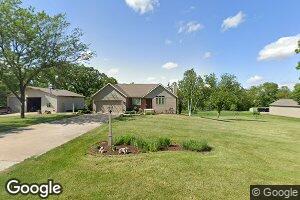 515 Northhaven Dr, Robins, IA 52328
