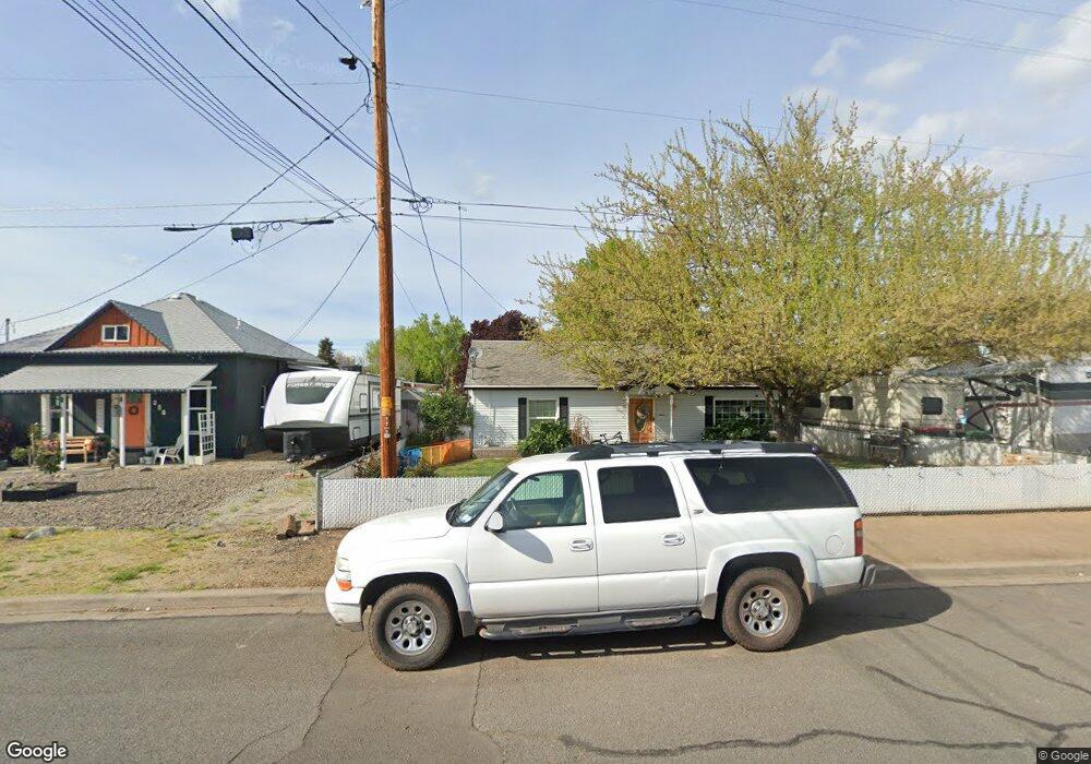 671 Cedar St, Central Point, OR 97502 - photo 1