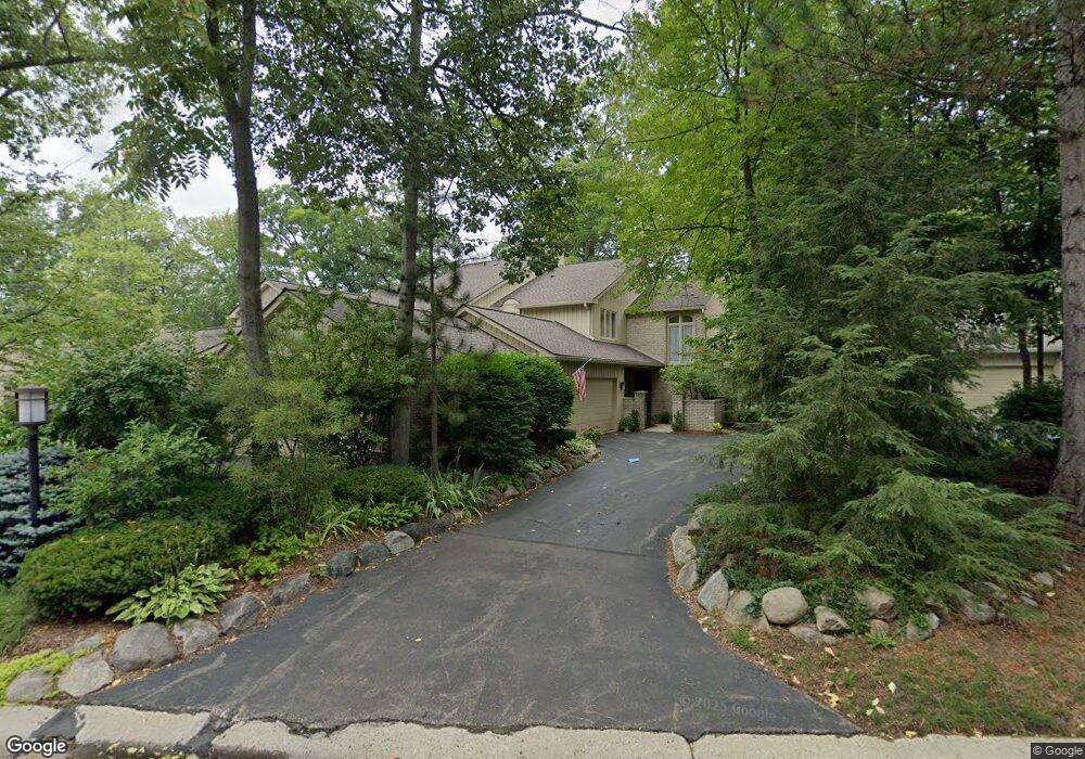 1157 Hillpointe Cir, Bloomfield Hills, MI 48304 - photo 1