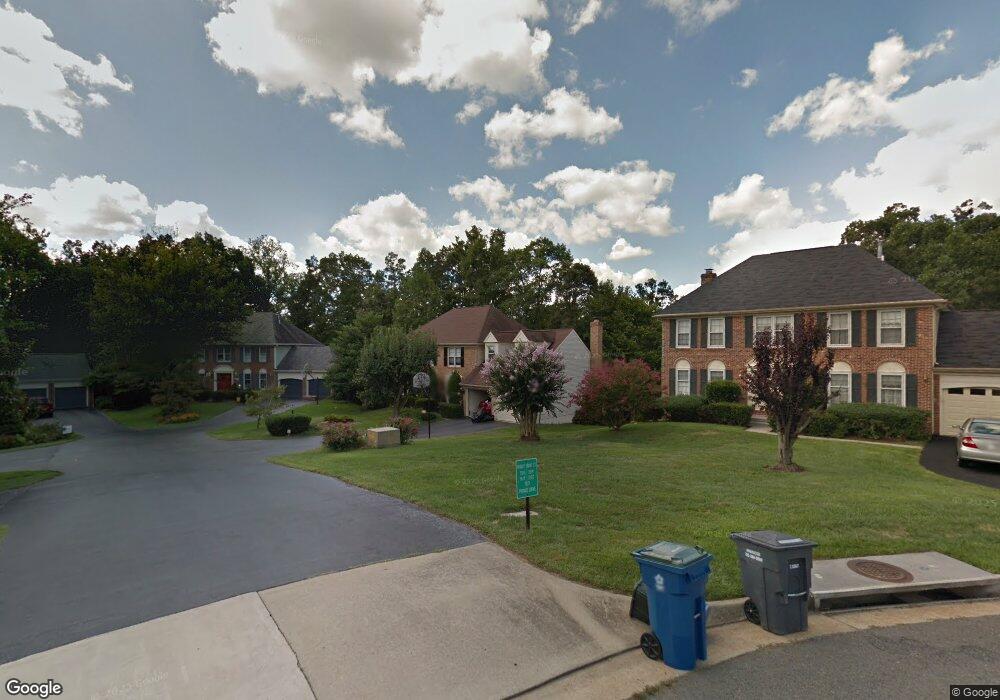 7816 Windy Point Ct, Springfield, VA 22153 - photo 1