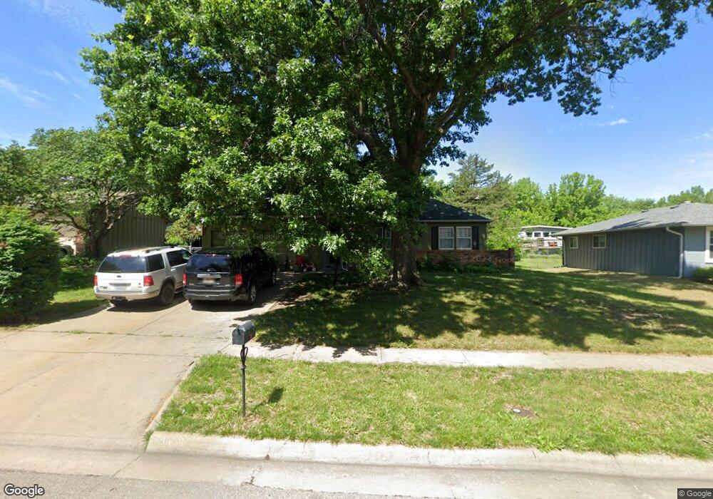 3419 SW Arrowhead Rd, Topeka, KS 66614 - photo 1
