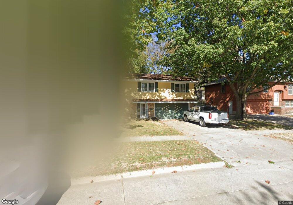 1434 N 8th Ave E, Newton, IA 50208 - photo 1