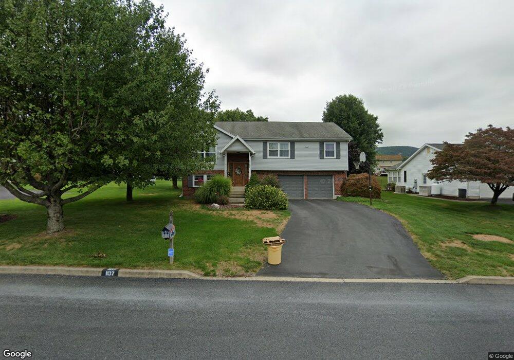 1137 Candlewood Dr, Pen Argyl, PA 18072 - photo 1