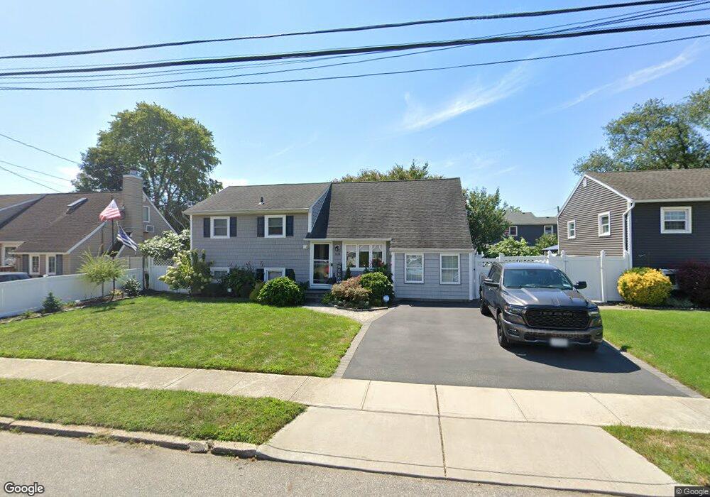 1028 N Niagara Ave, Lindenhurst, NY 11757 - photo 1