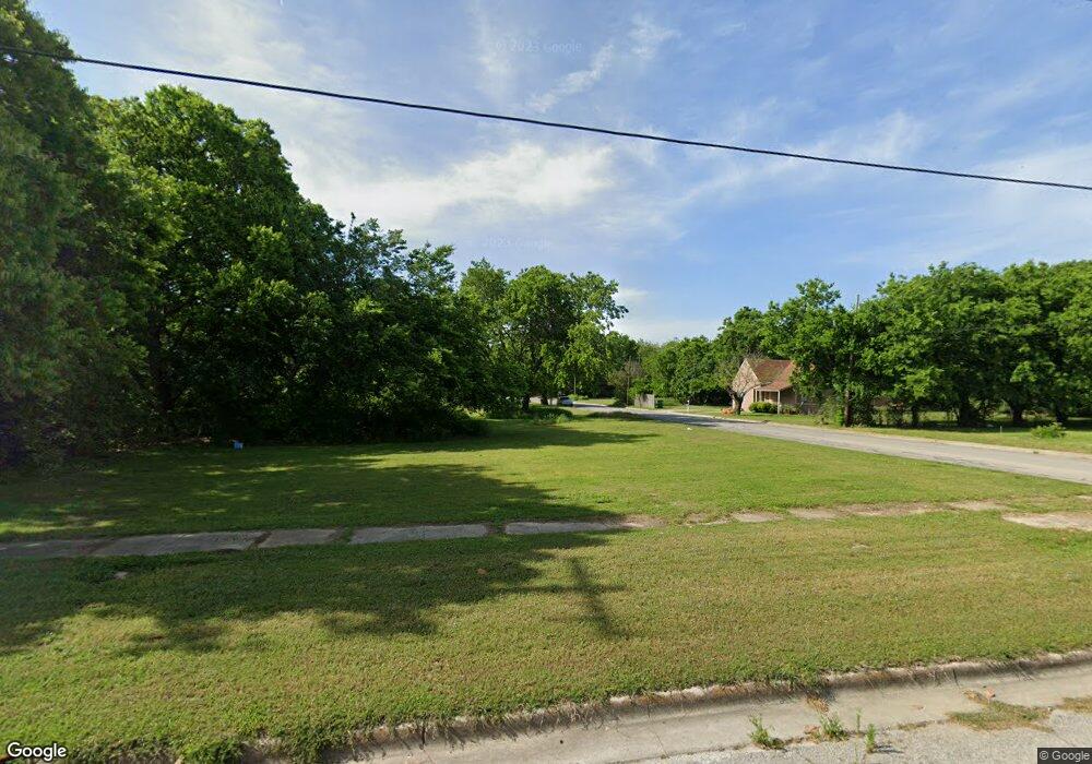 414 Carnes St, Gainesville, TX 76240 - photo 1