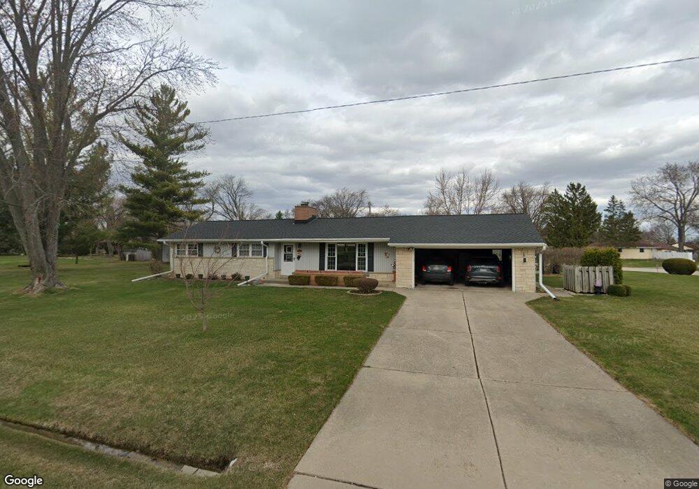 11460 W Belmar Dr, Franklin, WI 53132 - photo 1