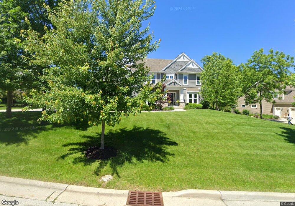 571 Sanctuary Ln, Delafield, WI 53018 - photo 1