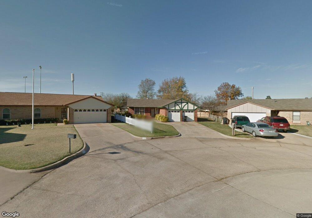 1113 NE 3rd St, Moore, OK 73160 - photo 1