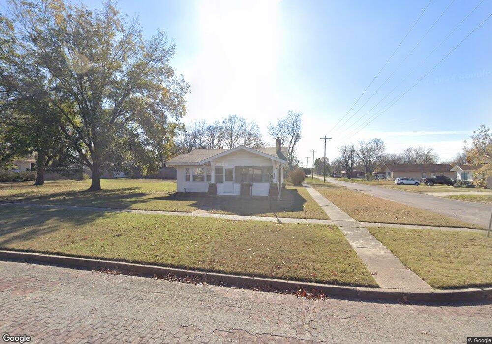 711 W Moore St, Henryetta, OK 74437 - photo 1