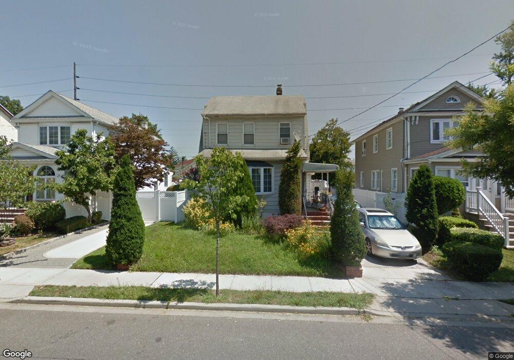 137 Cochran Place, Valley Stream, NY 11581 - photo 1