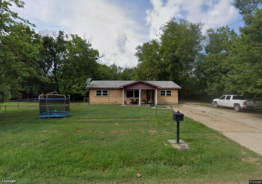 706 W Sterrett St, Hugo, OK 74743 - photo 1