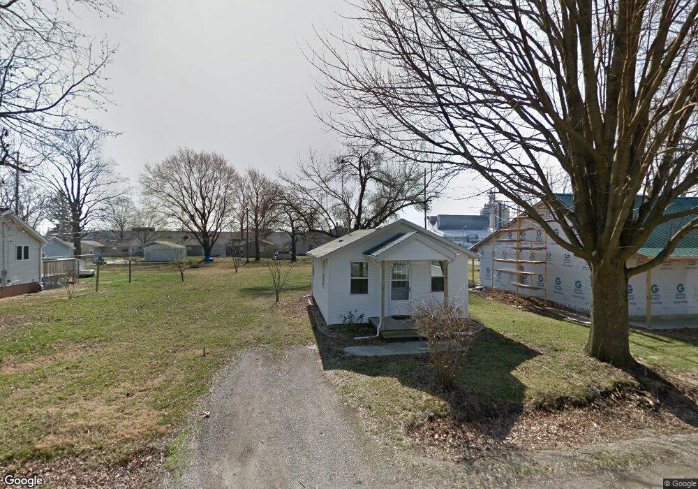 1404 N Kankakee St, Lincoln, IL 62656 - photo 1