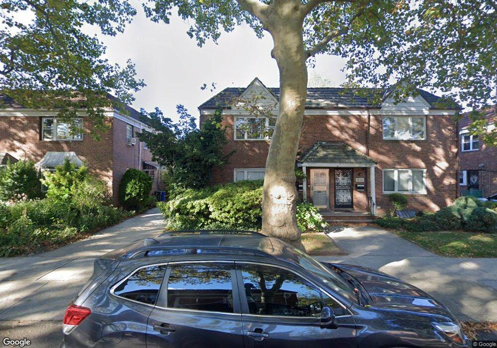 7342 197th St, Fresh Meadows, NY 11366 - photo 1