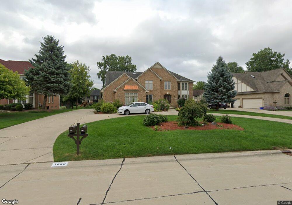1060 Oak Tree Ln, Bloomfield Hills, MI 48304 - photo 1