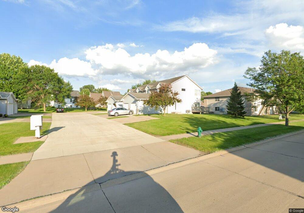 3415 Queen Dr SW unit 3415B, Cedar Rapids, IA 52404 - photo 1