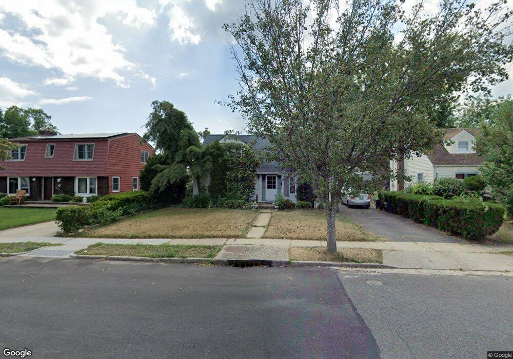 810 Park Ln S, Franklin Square, NY 11010 - photo 1