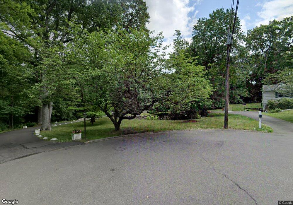 121 White Oak Ln, Stamford, CT 06905 - photo 1