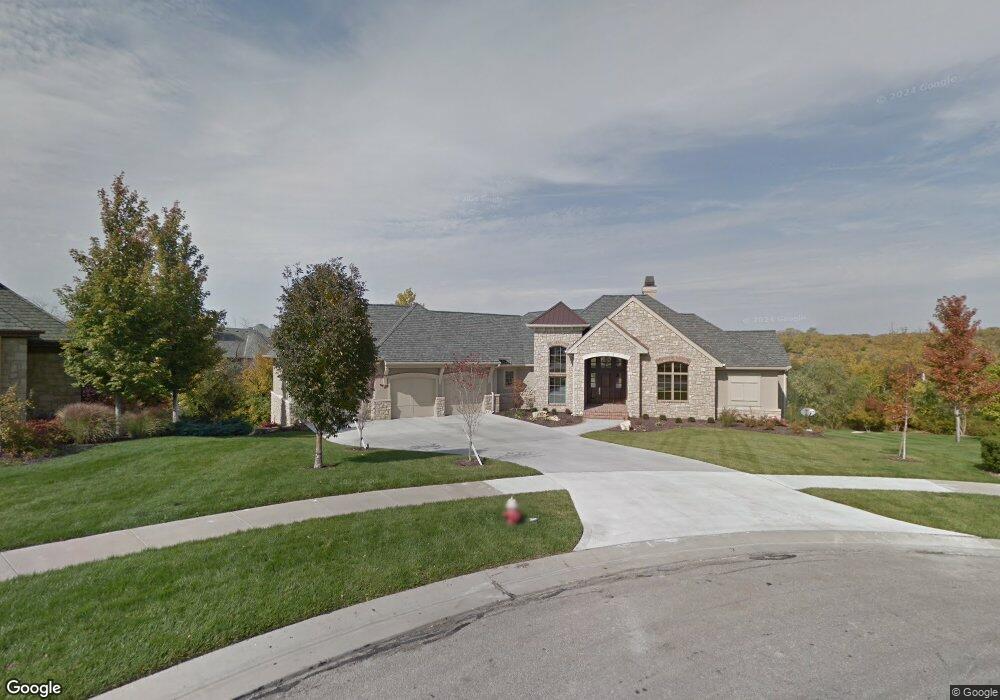 4401 SW Pinebrook Ln, Topeka, KS 66610 - photo 1