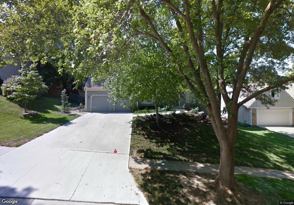 7924 Mullen Rd, Lenexa, KS 66215 - photo 1