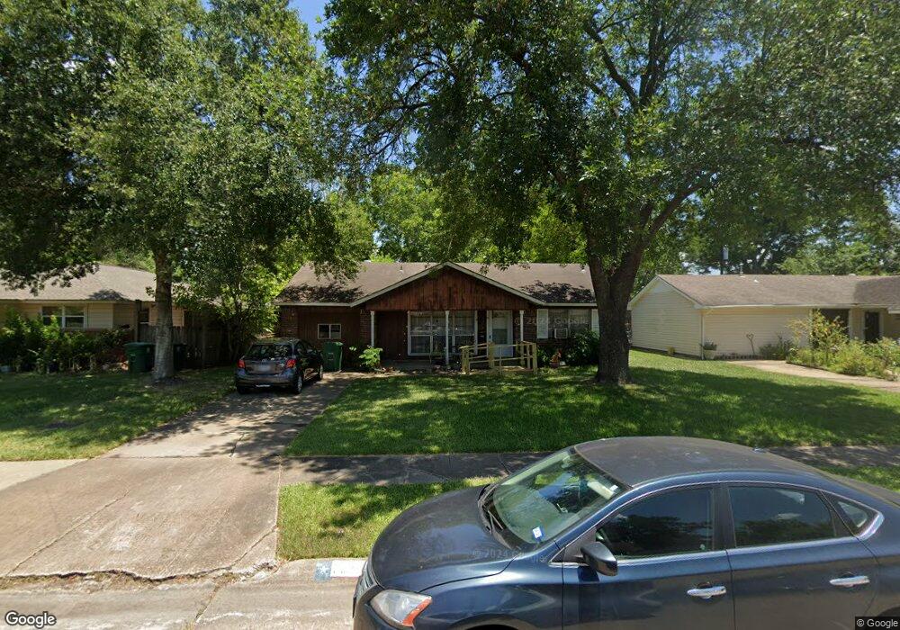 10917 Stover St, Houston, TX 77075 - photo 1